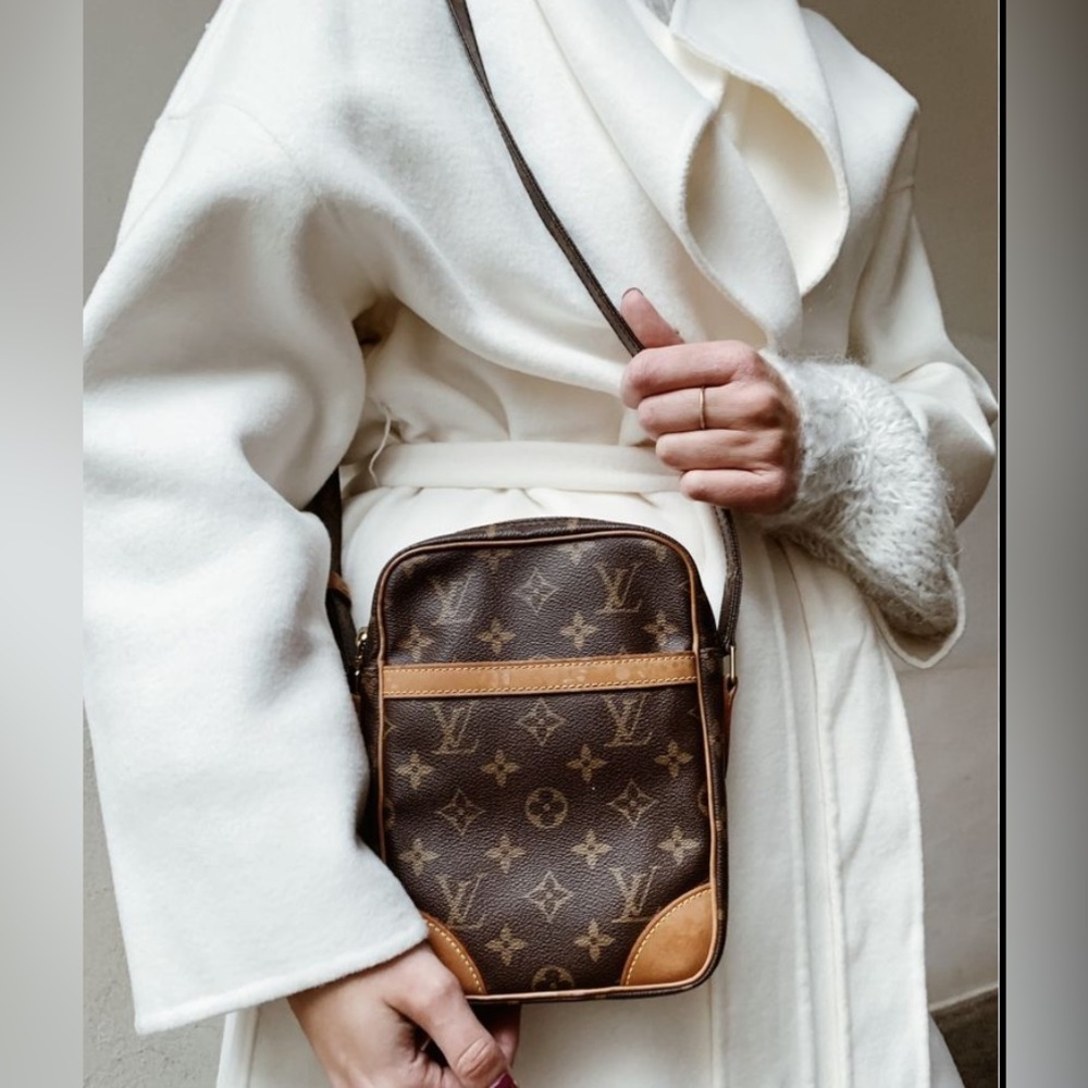 Good Condition // Vintage LOUIS VUITTON DANUBE Crossbody Shoulder Bag Monogram